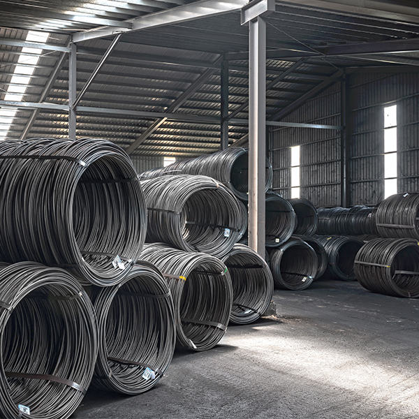 Steel wire rod arranged in compact spool coils