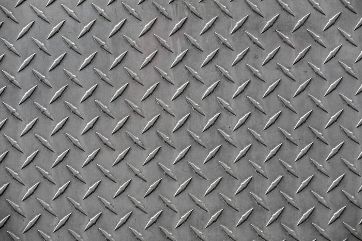 Steel chequered plate with raised anti-slip pattern
