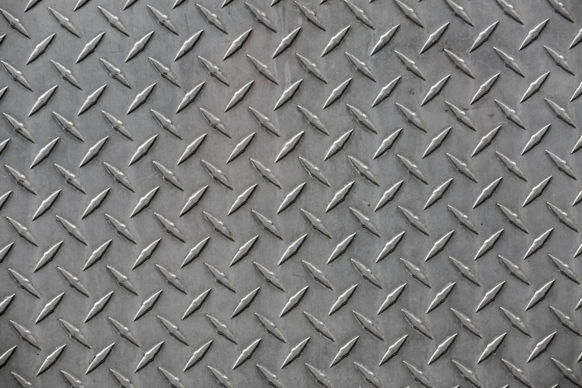 Steel chequered plate with raised anti-slip pattern