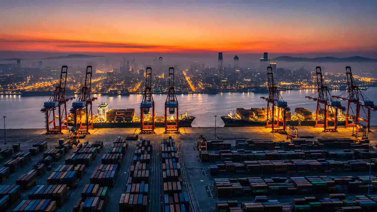 International shipping port